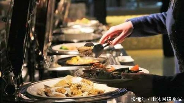自助餐|男子吃自助餐获“天价”罚款,却淡定付钱离开,老板钱还你