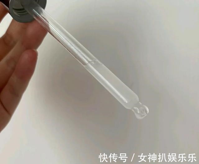 小姐姐|备受争议的四款网红精华，大部分人都吐槽难用，只有你觉得好用吗！