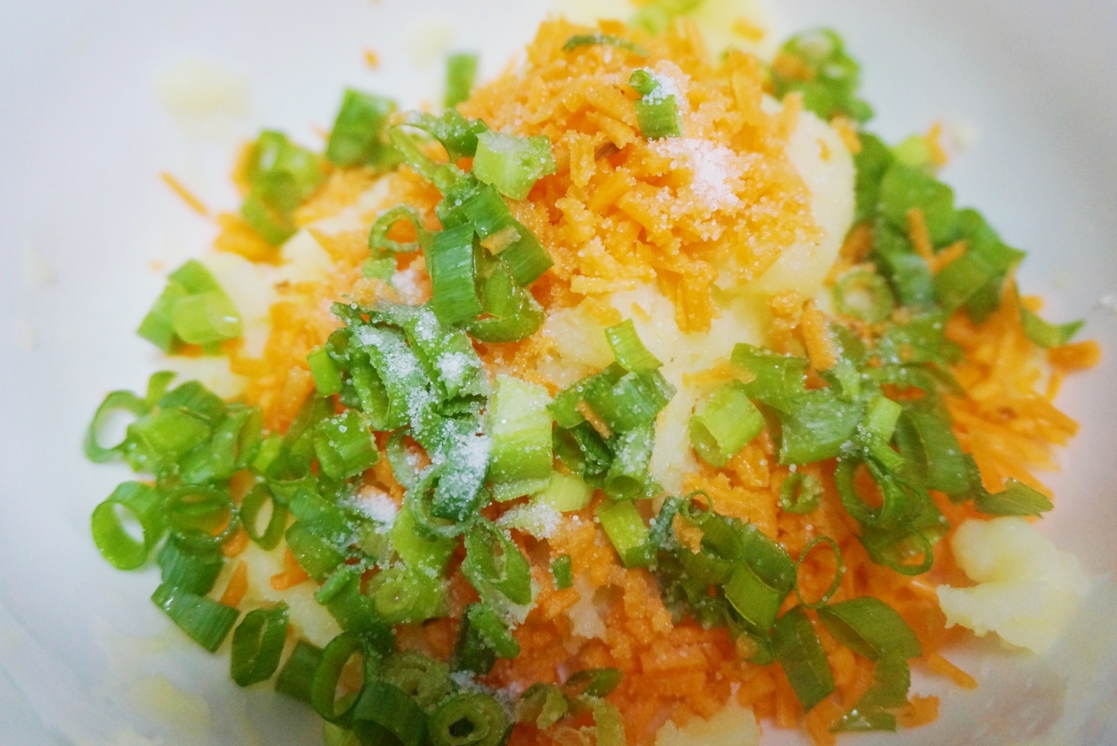 这菜一年四季都便宜，用它做个小吃，酥酥脆脆