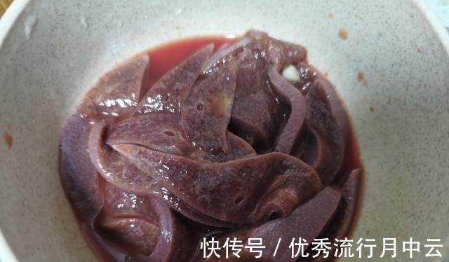 一块豆腐,两道菜,10元左右,小老百姓的小日子,就这么造!