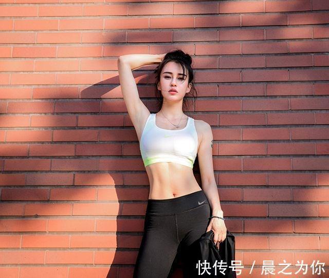 打底裤 -紧身打底裤美女,展现出女神般的曼妙身姿,同时秀出女性温柔气息