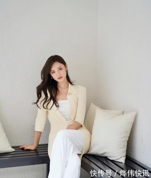 大长腿 35岁左右女性,穿针织衫搭配高腰裤,知性温柔淑女范,气质最迷人