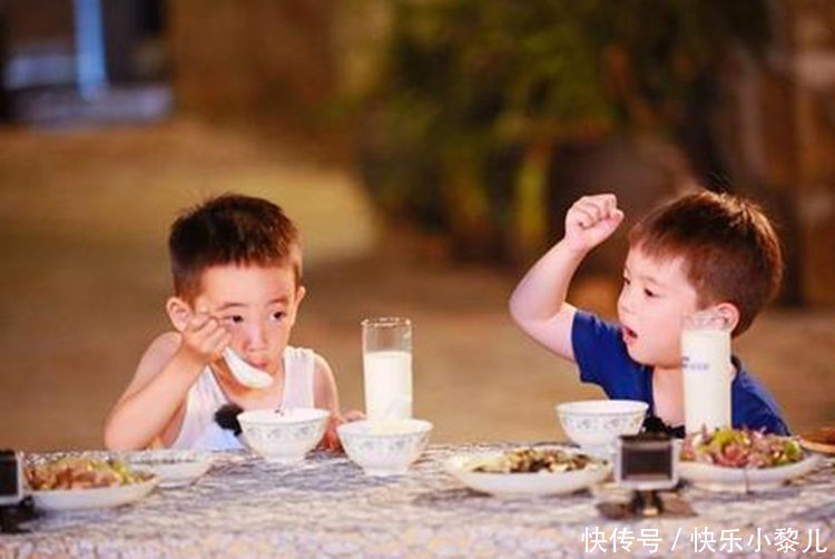 餐桌|应采儿因“餐桌礼仪”回怼朱丹,饭桌上的小细节,暴露孩子的教养