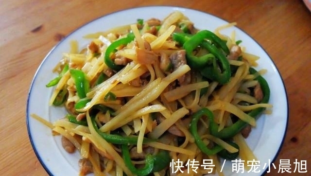 妈妈在厨房忙活2小时,做出4道家常菜,成本不足100元,清淡营养