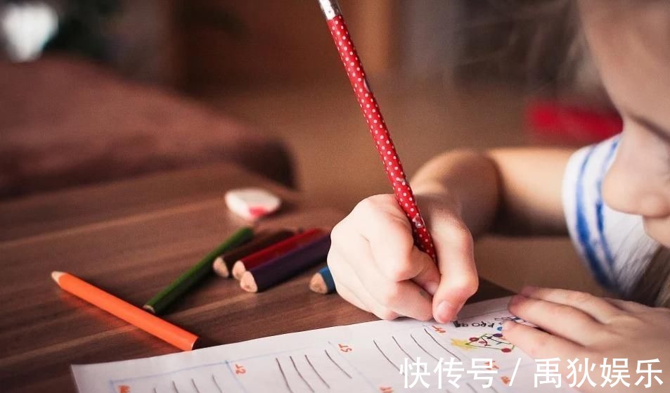 试卷|100分卷子儿子考99分,宝妈正准备发脾气,看清题目后沉默了