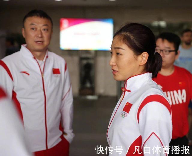 国乒众|揪心!日本数名网红围堵刘诗雯,拉下口罩强行合影,国乒众将心塞
