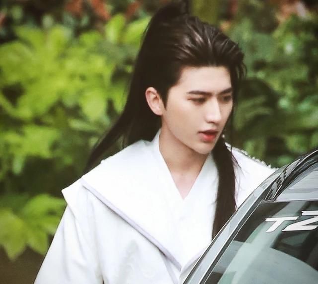 蔡玉坤|跑男三国团，蔡徐坤cos周瑜令人惊艳，Baby cos貂蝉倾国倾城