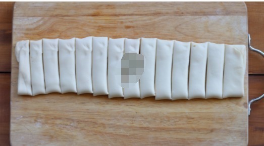 花卷新做法,简单一做就特好吃,底酥脆上暄软,比蒸着吃香多了