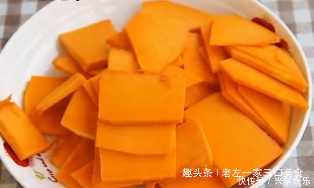 南瓜饼最好吃的做法,外酥里嫩,做法简单,出锅后全家抢着吃,香