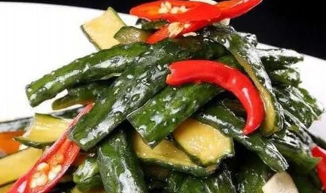 黄瓜瓤|腌黄瓜时，有人熬料汁，有人加食盐！都错了，教你正确做法