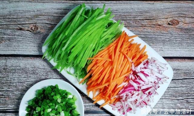 年夜饭,炸萝卜丸子,多加1样食材,不放淀粉不放水,外酥里嫩