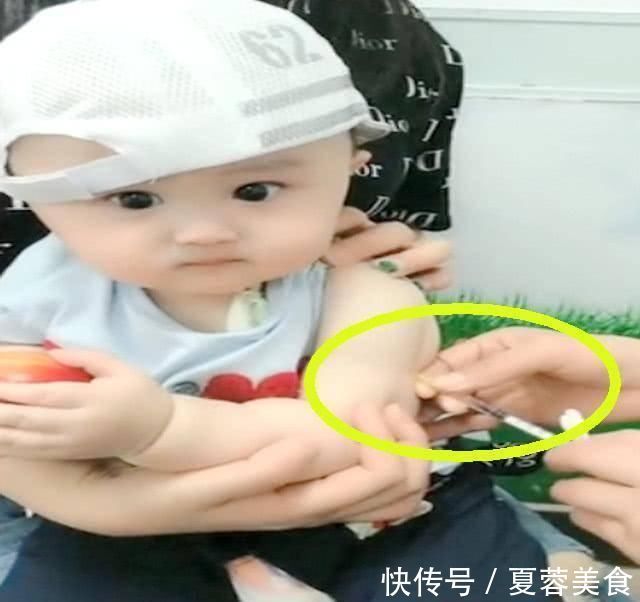 打针|宝宝打针,全程只知道吃,护士都被逗笑了,网友一个妥妥的吃货