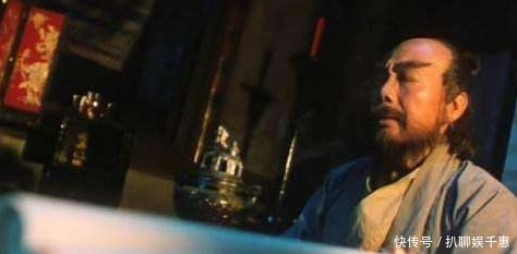 回来|相士劝皇帝别出宫,皇帝训斥道:回来就杀你!相士:你回不来啦