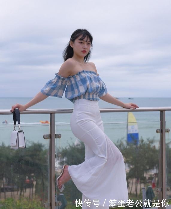 喇叭裤 出游穿个性喇叭裤,搭配减龄格子衫更好看,大方洋气又雅致