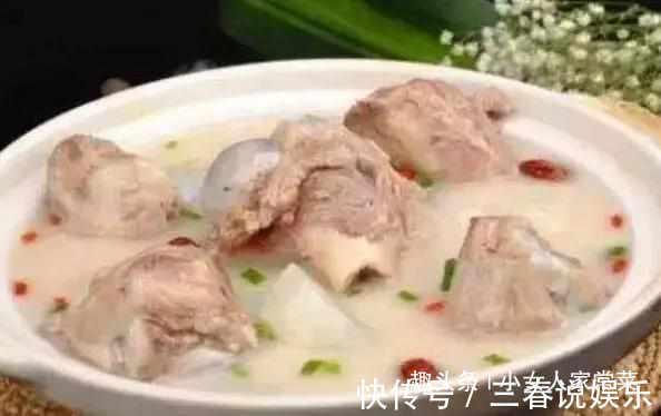 炖骨头汤不要再直接加水了，多加这步，汤白味浓，包你喝了还想喝