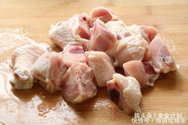 鸡腿肉炖土|一道菜,立秋之后要常吃,营养丰富汤汁多,尤其孩子多吃身体棒!