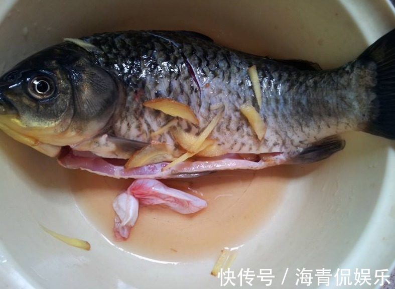 煎鱼,千万别直接下锅煎!大厨教你4招,不粘锅不破皮,不碎不腥