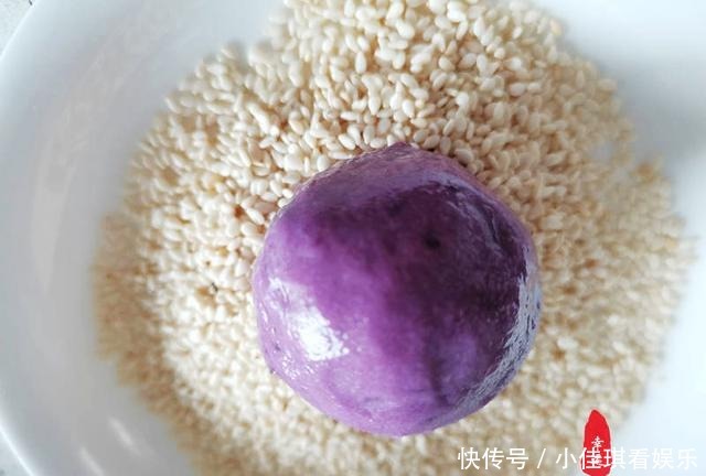 用薯泥制作甜品，过年的时候与家里的小孩一起动手，乐趣多多