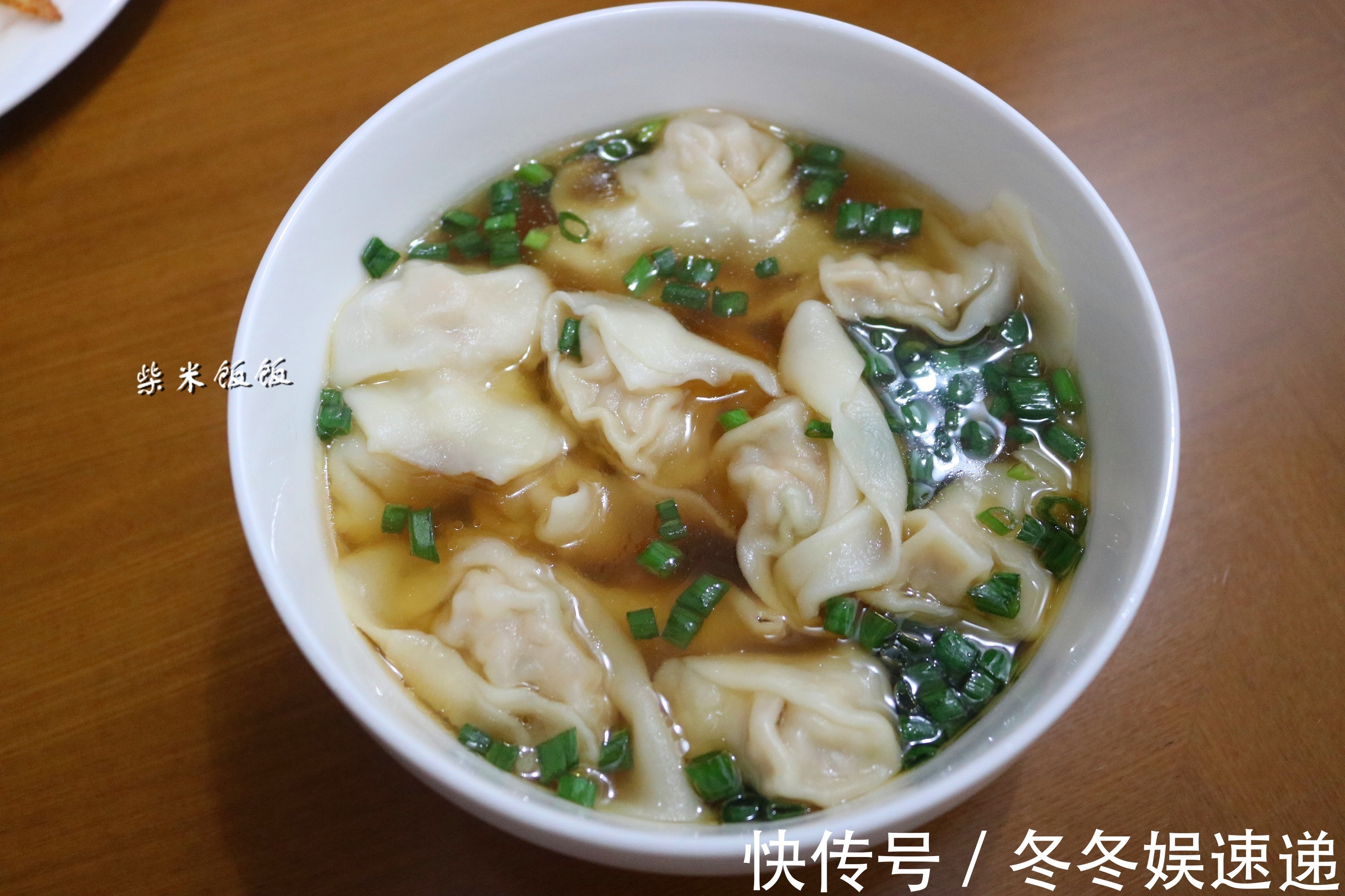 我家包馄饨,从不买馄饨皮!晒出馄饨皮做法,网友太简单了