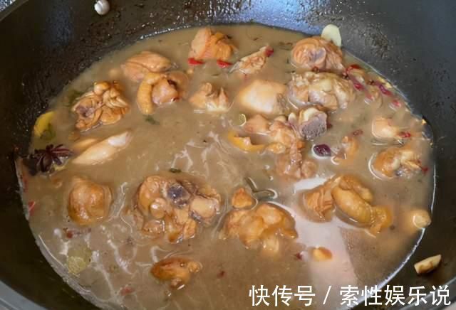 炖鸡肉时,万万不可焯水,教你正确做法,鸡肉不腥不柴鲜香更滑嫩