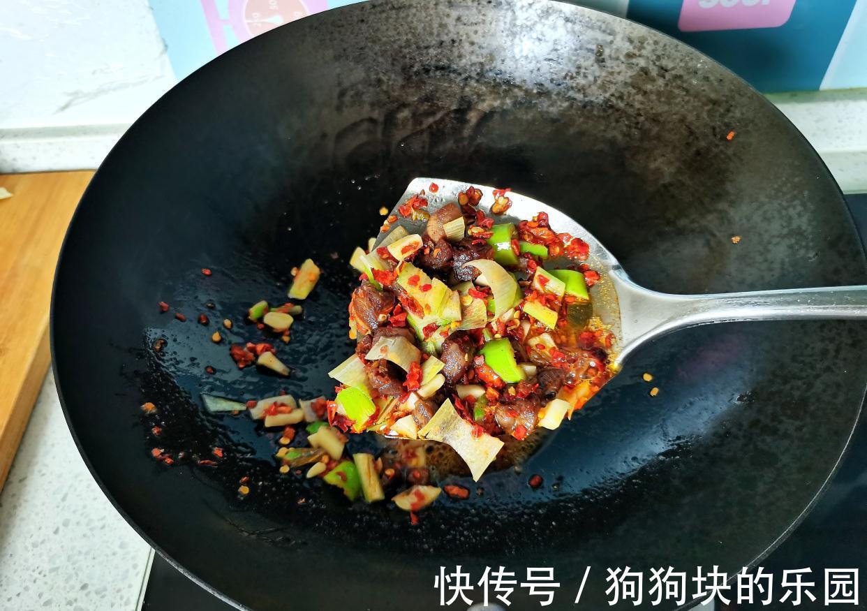 我的晚餐只有一碗菜，却吃香了，自己爱吃的就是最好的