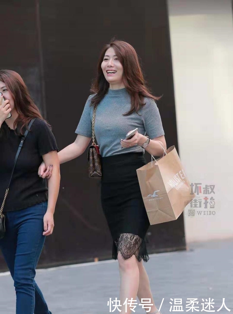  蕾丝|街拍：1米78小姐姐穿黑色蕾丝半身裙搭配高跟鞋，时尚高人一等