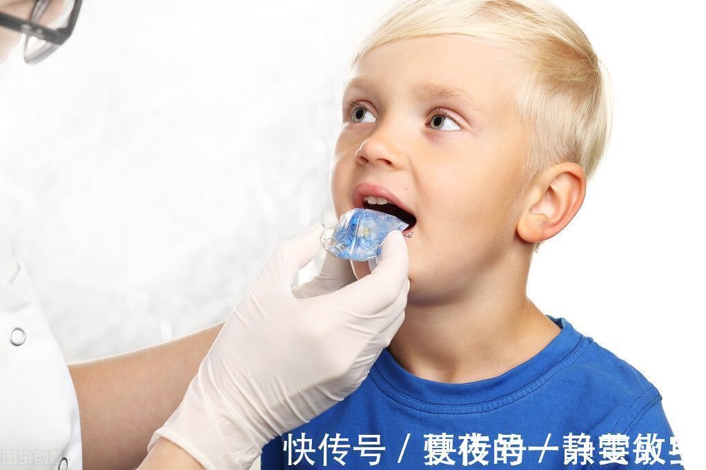 牙齿|孩子长出“双排牙”太难看?是乳牙脱落太晚导致的,需要适当刺激