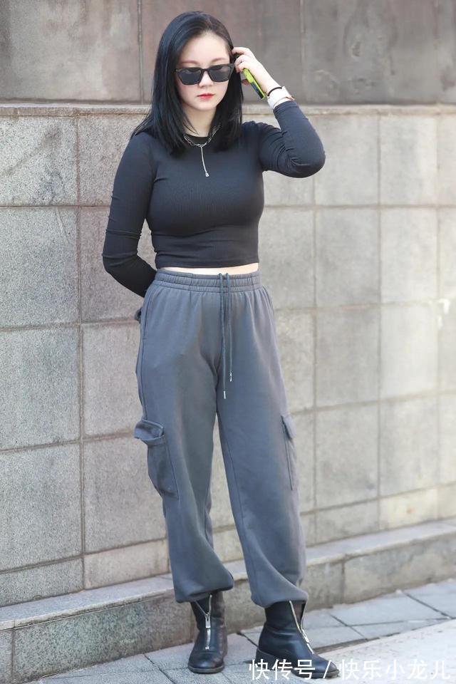 微胖型 微胖型身材,显瘦的穿搭,黑色打底衫配休闲工装裤,大方又时髦