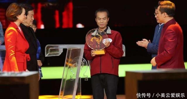 打败|当年打败北大才子,斩获“诗词大会”冠军的外卖小哥,如今怎样?