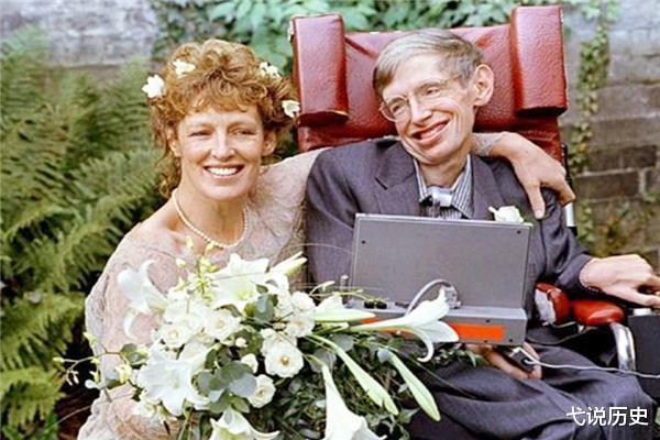 科学家 为了能让霍金说话,科学家在他的轮椅上装了很多你不知道的黑科技