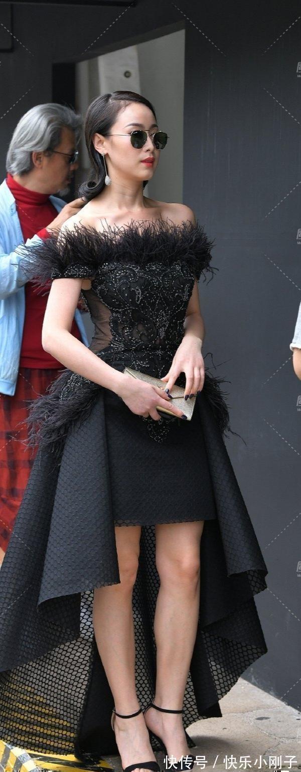 印花 约会必备的连衣裙穿搭技巧,时尚又富有设计感,美丽清澈