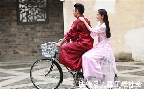 郑凯|《奔跑吧》这可能是郑凯最开心的一次了,就连赵丽颖都偷乐呢