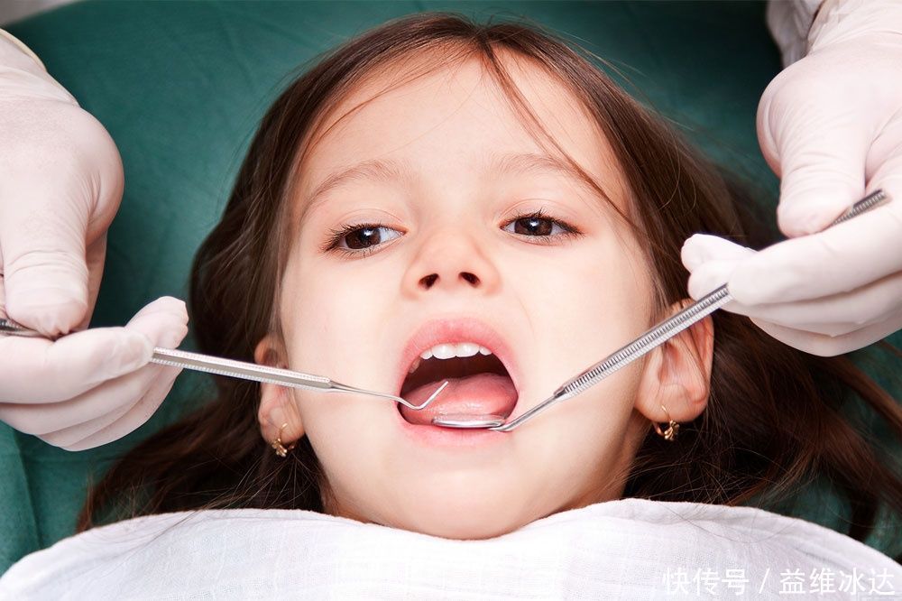 宝宝|宝宝的牙齿护理要上心，乳牙关键时候能“救命”？年轻父母需了解