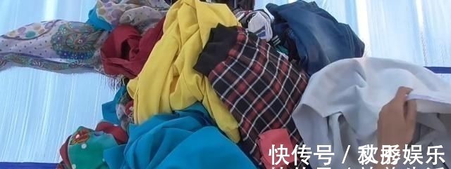 旧衣服扔掉太浪费了,天才主妇把它做成垫子,坐着舒服又省钱