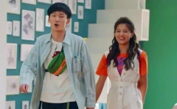 头上|谢可寅亲到蔡徐坤鹿晗头上“冒烟”,这些错位图太真实