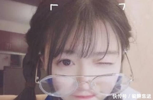 特点|能靠眼镜撑起颜值的女生,一般都有以下3个特点,怎么戴都好看