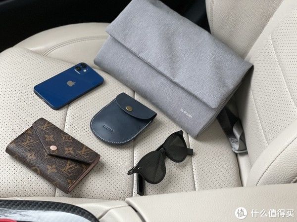 奔驰|90后打工人EDC，20+凭什么开奔驰