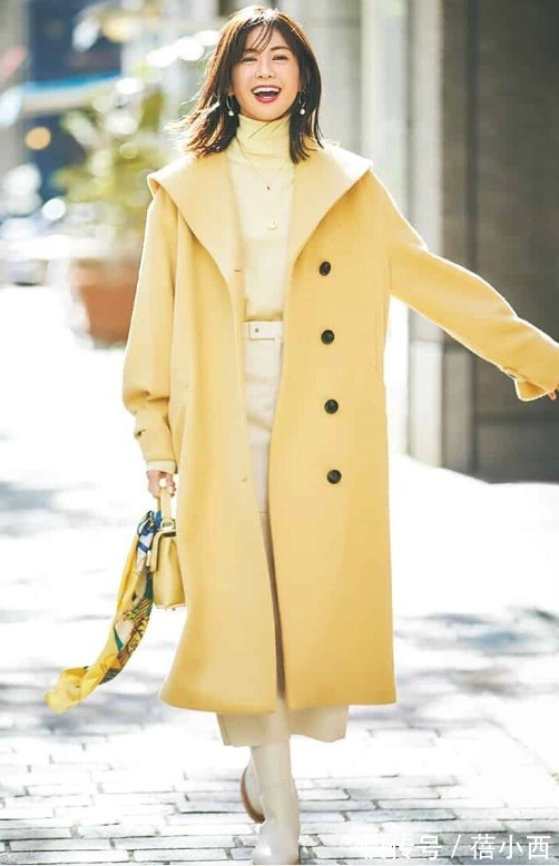 穿搭 经典的“大衣穿搭”,看日本博主搭配技巧就够了,穿起来又暖又美