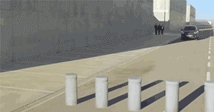 |搞笑GIF:姑娘长点心吧 对面住的可都是单身汉啊