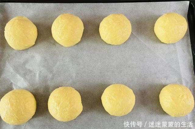 减肥路上的大敌,好吃到炸裂的金黄色面包,每一口都是满满的幸福