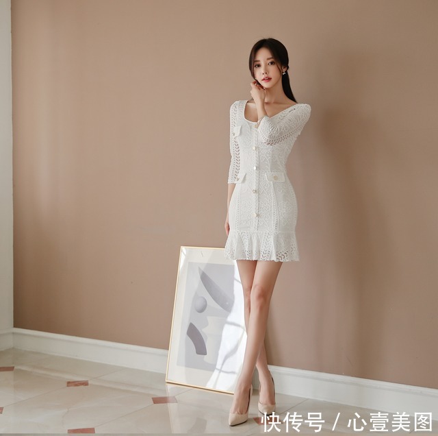 象牙|女神孙允珠高清时尚搭配:波浪流花象牙镂空彩曦鱼尾裙