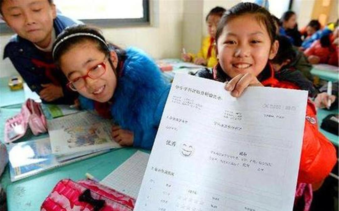 “妈妈我没考好”，2位家长的不同回答，对孩子影响区别大
