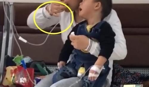 疼痛|儿子发高烧要挂水,宝爸急忙赶往医院,看到宝妈的手后忍不住泪目