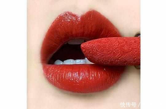 “国货之光”花西子散粉遭吐槽,这几支口红却意外受到好评
