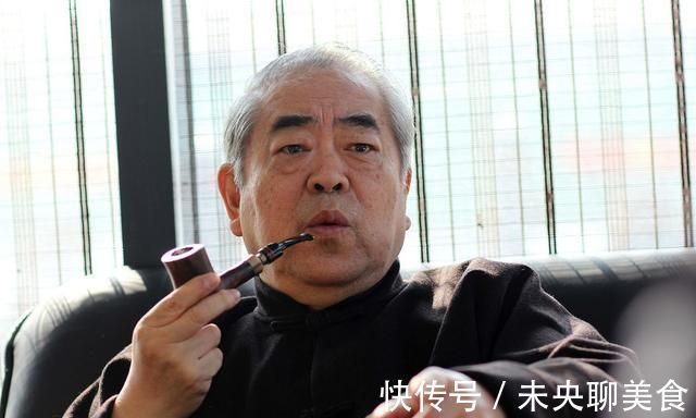 卢中南!范曾的字看起来蜿蜒曲折,水平到底如何?其实他在书法圈没有地位