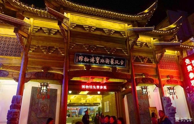  屯溪老街，红红火火