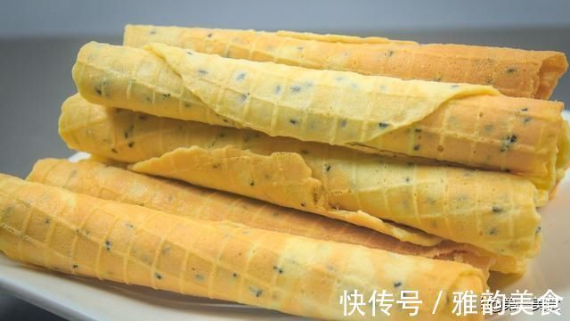 电饼机|鸡蛋卷最简单的做法,4个鸡蛋,1碗面粉,一摊一卷,快速成形