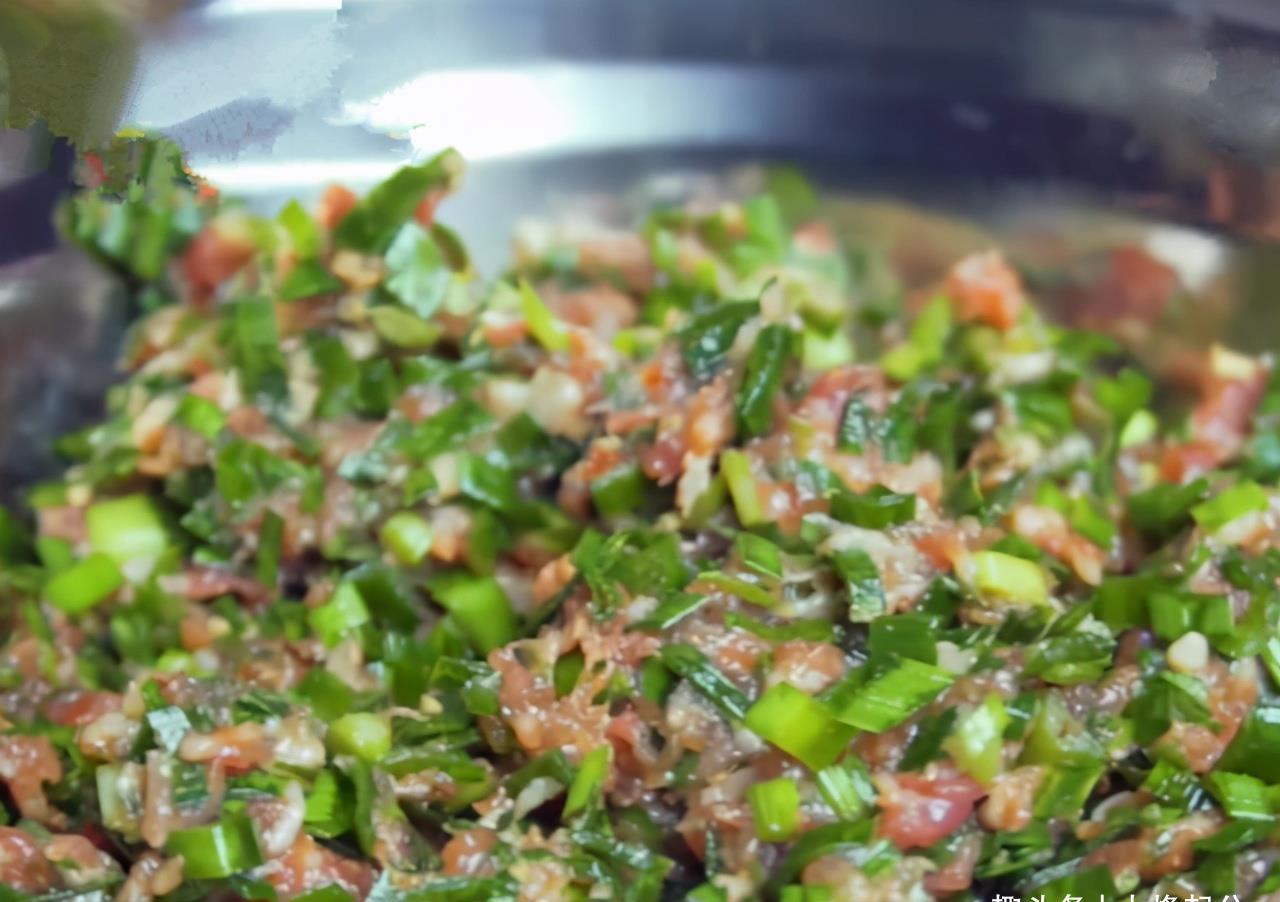 韭菜馅饺子,10人9错,多加这一步,韭菜翠绿不出水,真香
