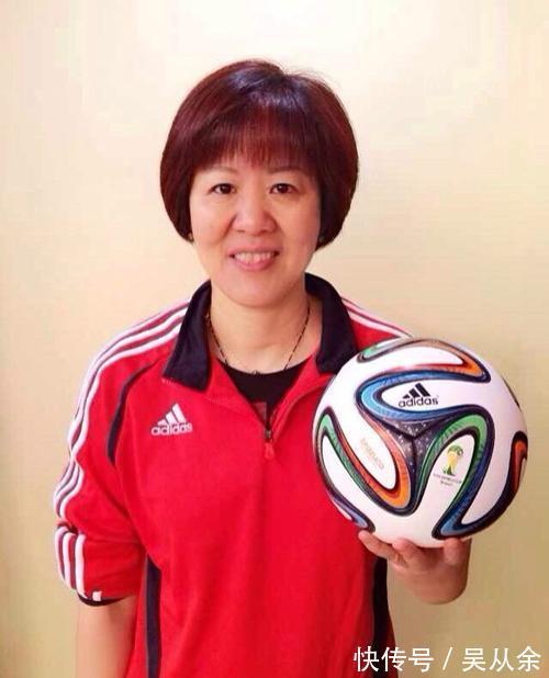 安家杰|郎平时代彻底结束,助教团队被换,郎平人在美国,享受退休生活!