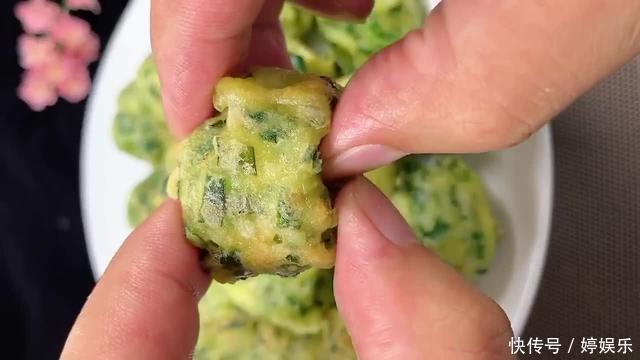 韭菜不要再炒着吃啦!试试炸韭菜丸子,外酥里嫩飘香四溢
